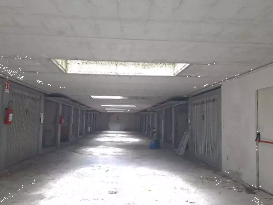 Immagine 2 di Garage in vendita  in Via Alessandro Volta a Cassano D'adda
