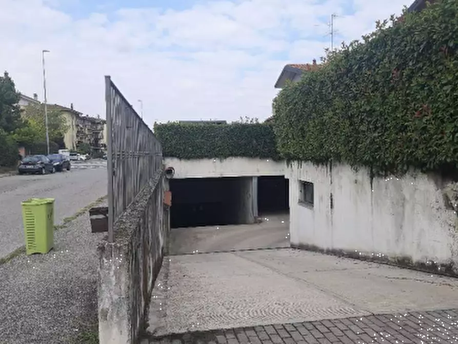 Immagine 3 di Garage in vendita  in Via Alessandro Volta a Cassano D'adda