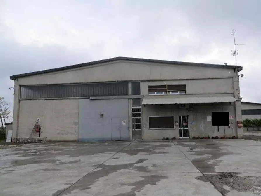 Immagine 7 di Villa in vendita  in Via Venticinque Aprile a Ozzero