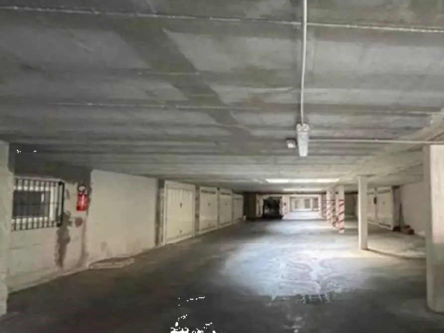 Immagine 1 di Garage in vendita  in Via Fossarmato  a Pavia