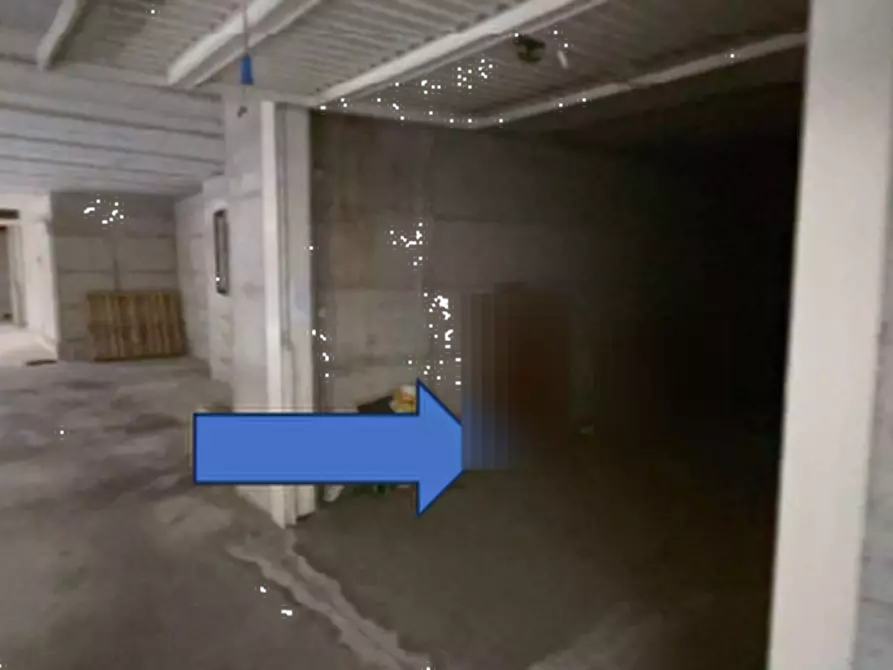 Immagine 1 di Garage in vendita  in Via Fossarmato a Pavia