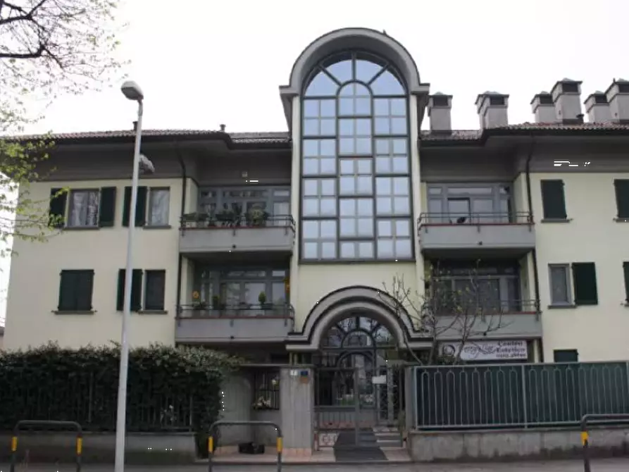 Immagine 1 di Appartamento in vendita  in Via Ernesto Baslini a Treviglio