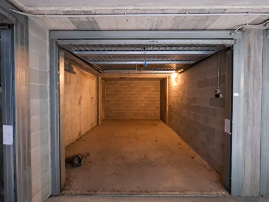 Immagine 2 di Garage in vendita  in Via Milano a Treviglio