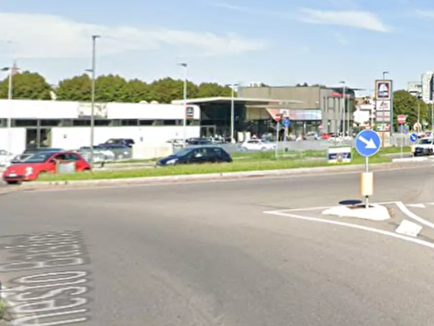 Immagine 4 di Garage in vendita  in Via Milano a Treviglio