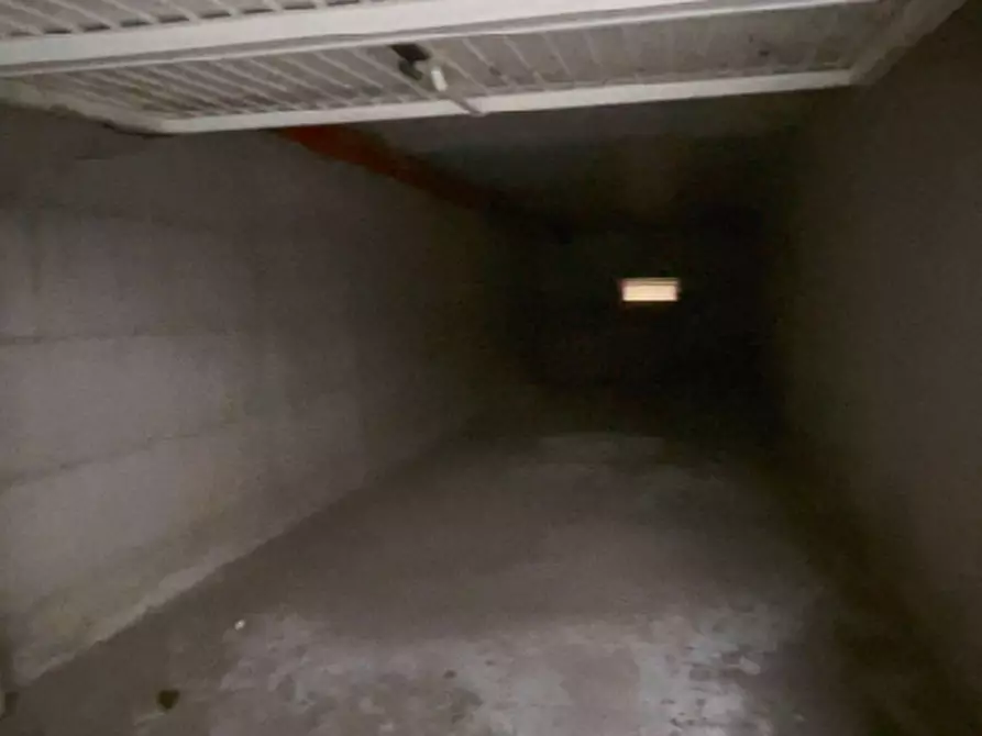 Immagine 2 di Garage in vendita  in Via Fossarmato a Pavia