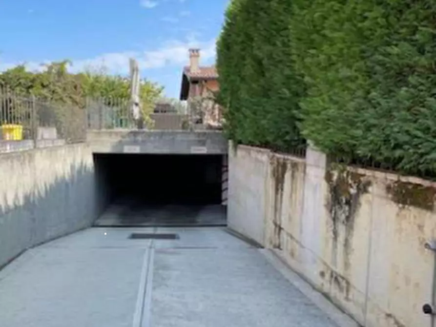 Immagine 3 di Garage in vendita  in Via Fossarmato a Pavia