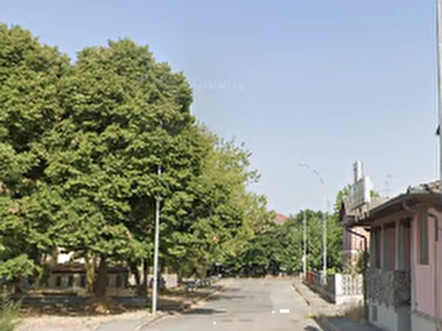 Immagine 9 di Garage in vendita  in Via Fossarmato a Pavia