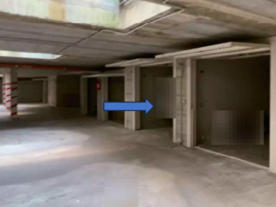 Immagine 1 di Garage in vendita  in Via Fossarmato a Pavia