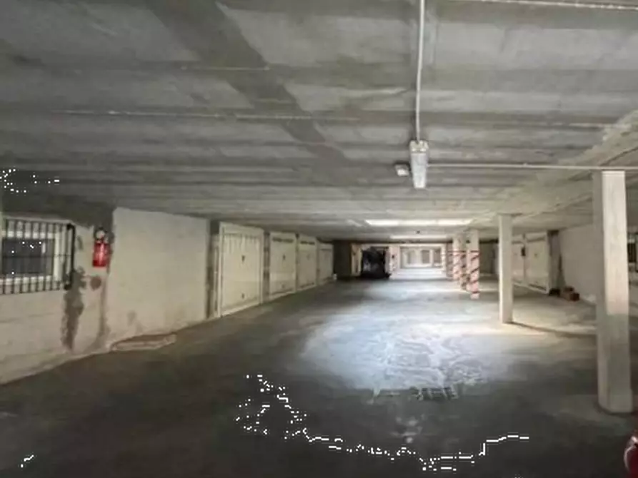 Immagine 3 di Garage in vendita  in Via Fossarmato a Pavia
