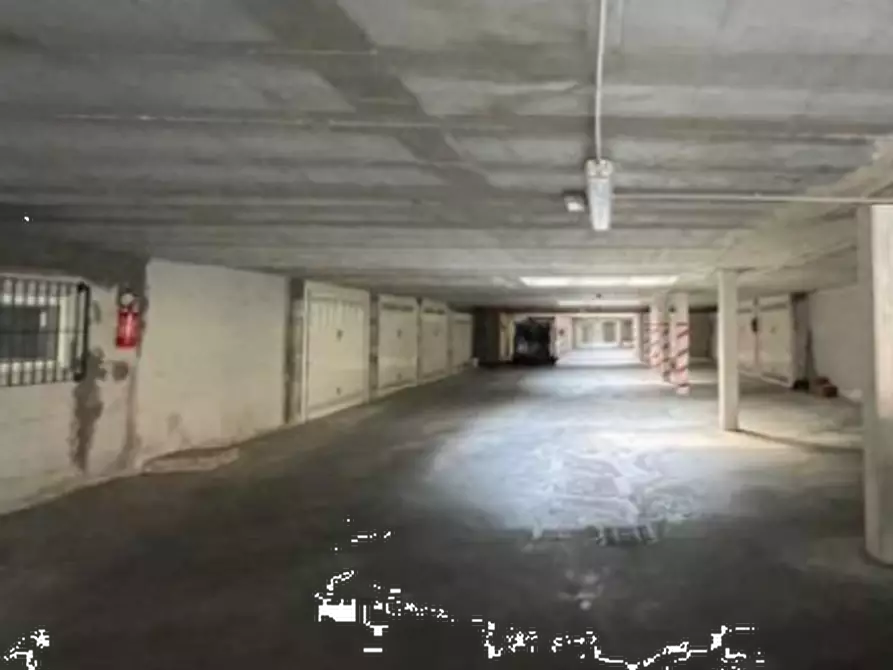 Immagine 2 di Garage in vendita  in Via Fossarmato a Pavia