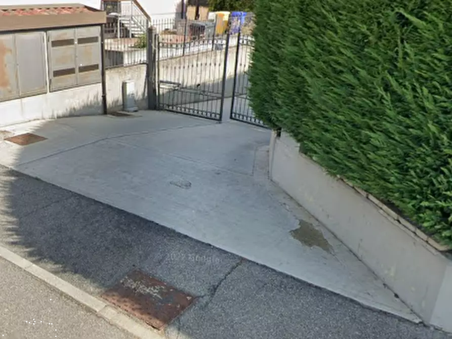 Immagine 7 di Garage in vendita  in Via Fossarmato a Pavia