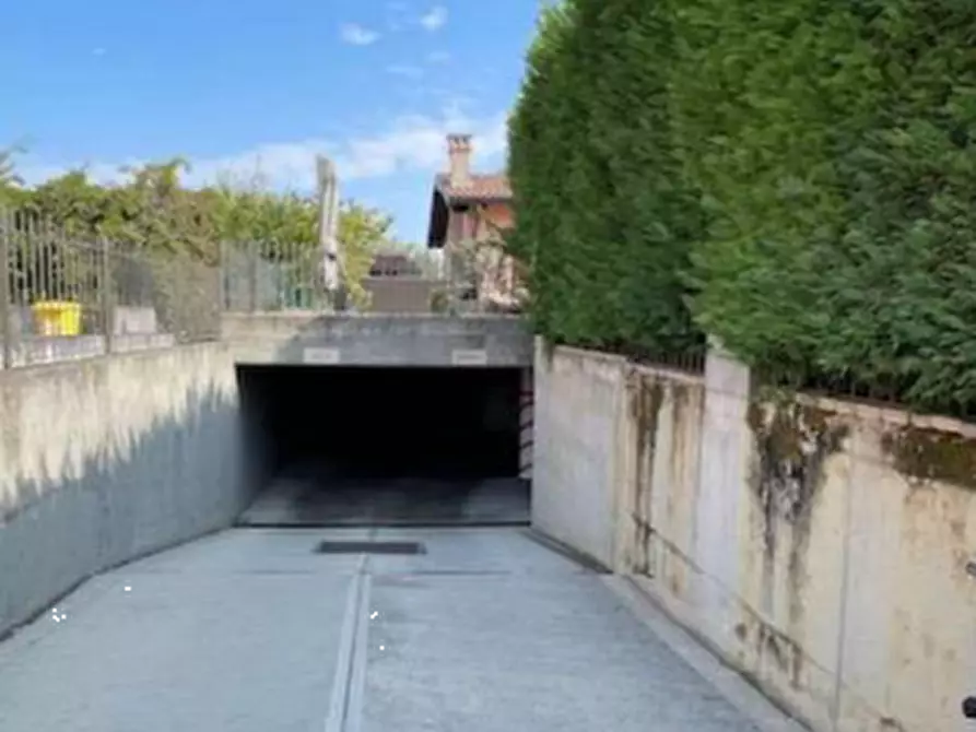 Immagine 9 di Garage in vendita  in Via Fossarmato a Pavia