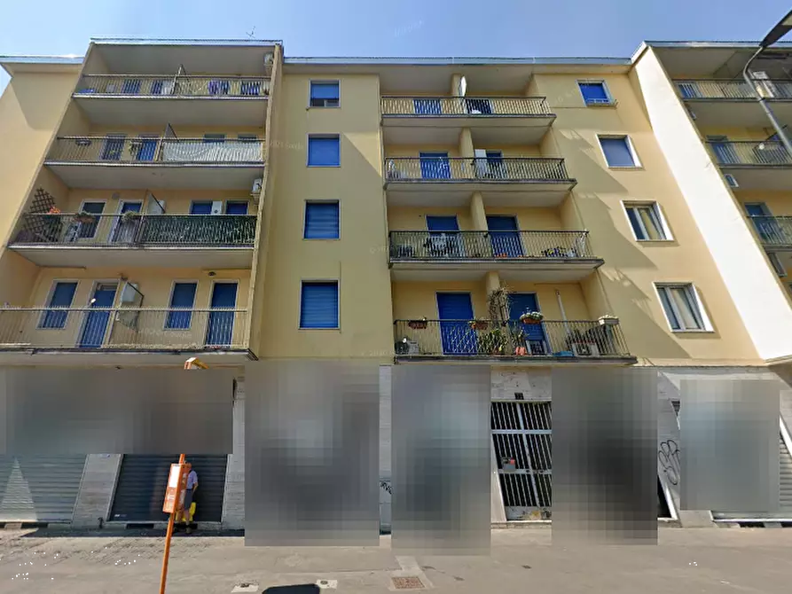 Immagine 2 di Magazzino in vendita  in Via Angelo Inganni a Milano