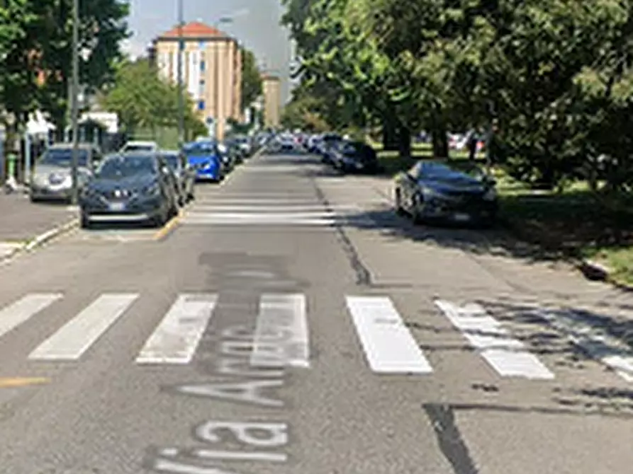 Immagine 3 di Magazzino in vendita  in Via Angelo Inganni a Milano