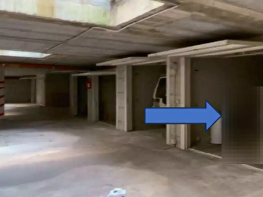 Immagine 1 di Garage in vendita  in Via Fossarmato a Pavia