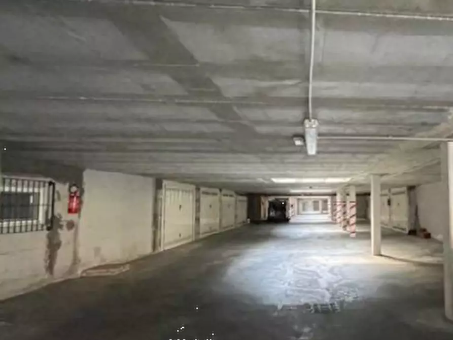 Immagine 3 di Garage in vendita  in Via Fossarmato a Pavia