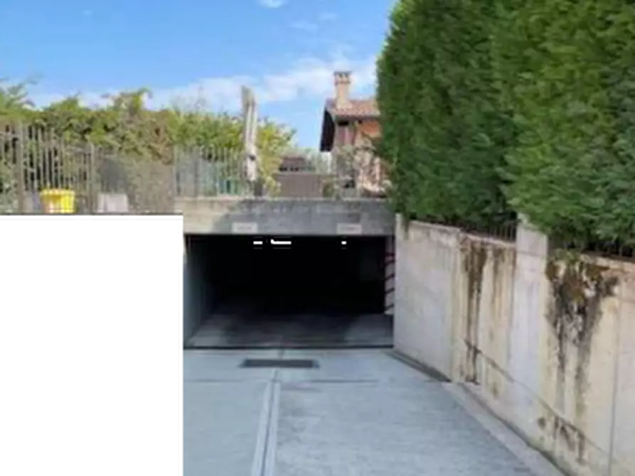 Immagine 4 di Garage in vendita  in Via Fossarmato a Pavia