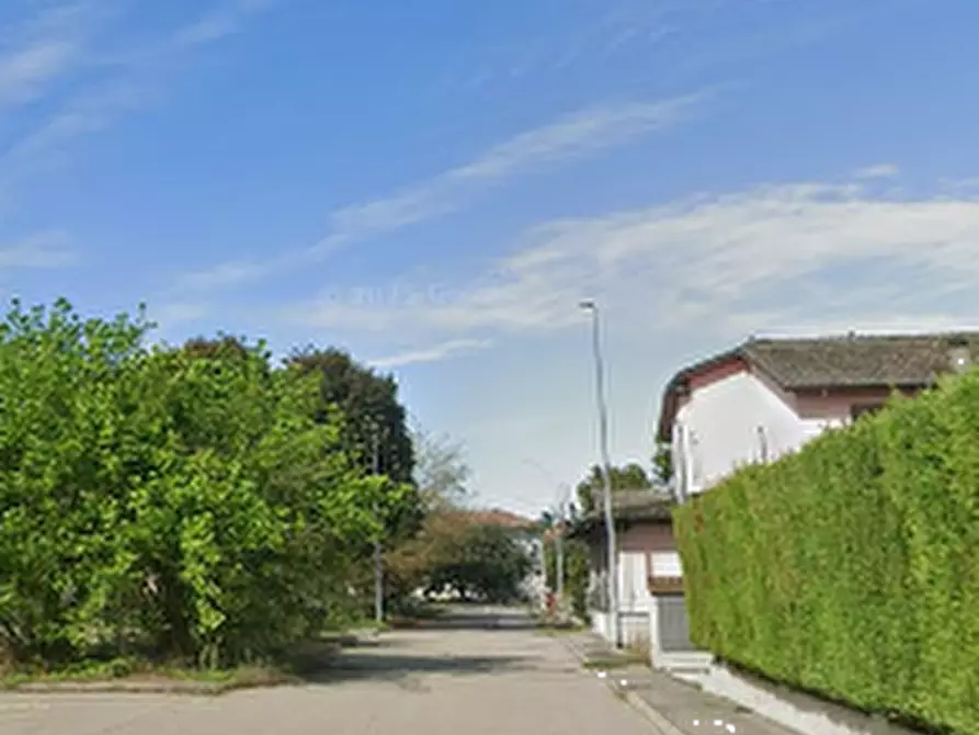 Immagine 10 di Garage in vendita  in Via Fossarmato a Pavia