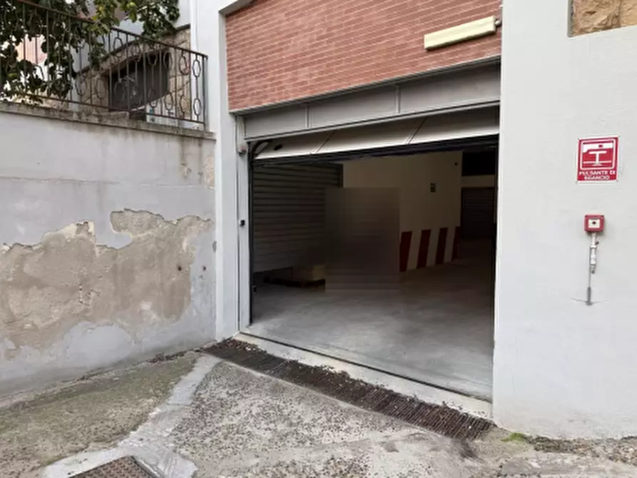 Immagine 1 di Magazzino in vendita  in Via Niccolò Machiavelli  a Cagliari