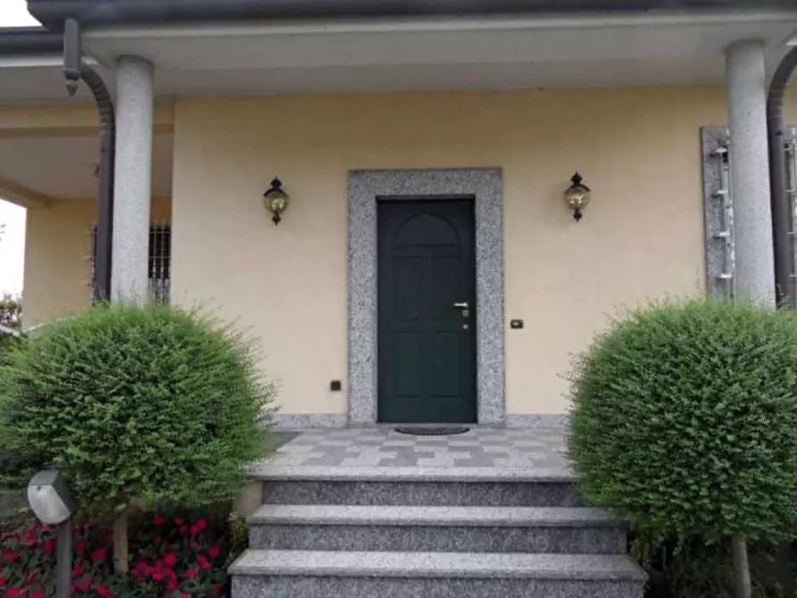Immagine 2 di Villa in vendita  in via Casentino a Monza