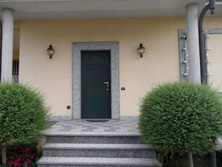 Immagine 3 di Villa in vendita  in via Casentino a Monza