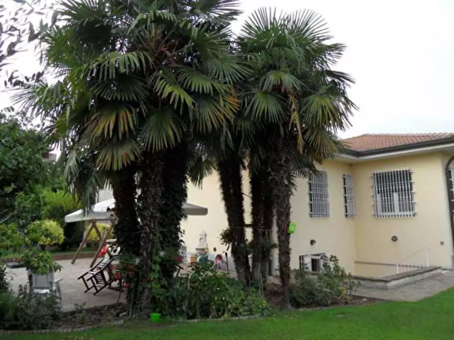 Immagine 6 di Villa in vendita  in via Casentino a Monza