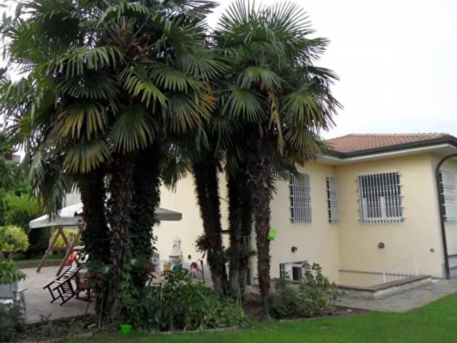 Immagine 8 di Villa in vendita  in via Casentino a Monza