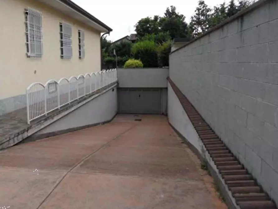Immagine 9 di Villa in vendita  in via Casentino a Monza
