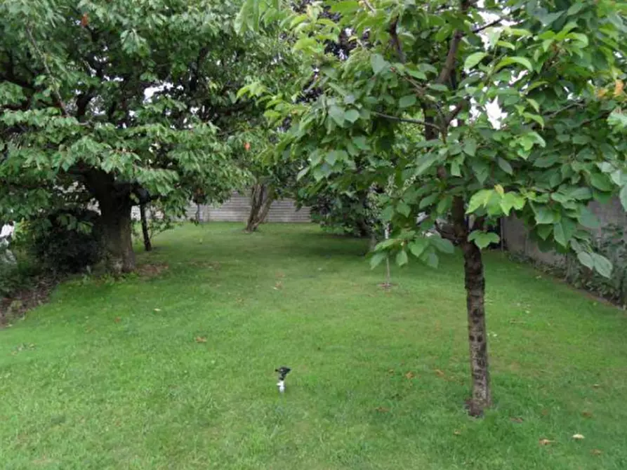 Immagine 10 di Villa in vendita  in via Casentino a Monza