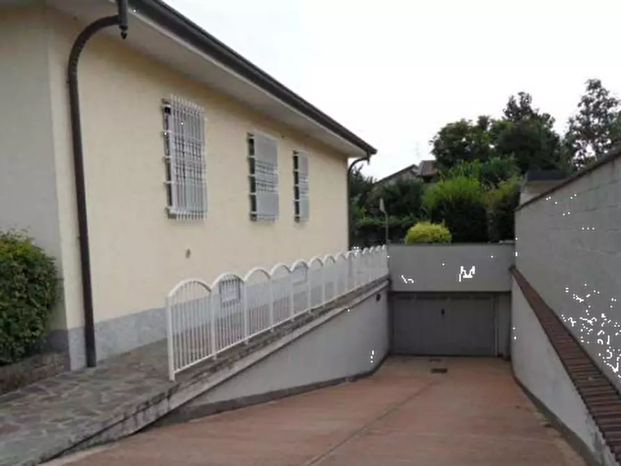 Immagine 11 di Villa in vendita  in via Casentino a Monza