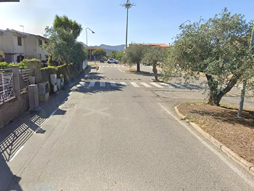 Immagine 10 di Stabile in vendita  in Torre degli Ulivi a Capoterra
