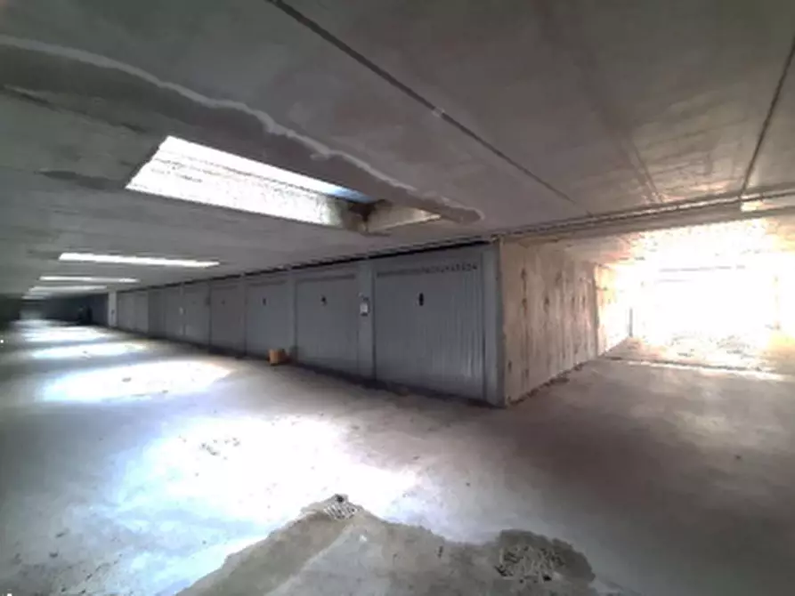 Immagine 2 di Garage in vendita  in Via Alessandro Volta a Cassano D'adda