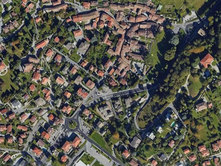 Immagine 5 di Posto auto in vendita  in Via Risorgimento a Longone Al Segrino