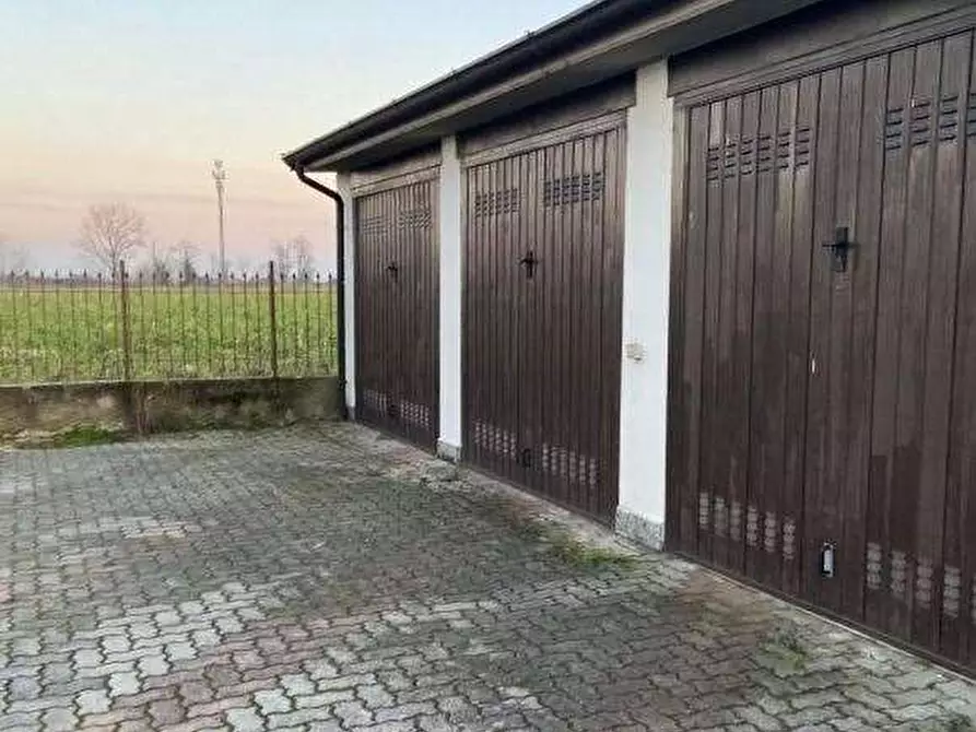 Immagine 1 di Garage in vendita  in Via Don Milani a Torrevecchia Pia