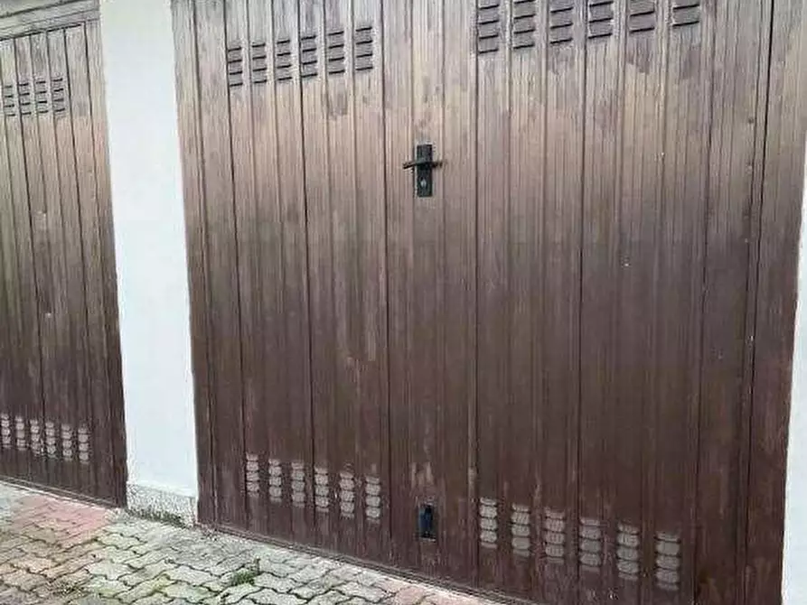 Immagine 2 di Garage in vendita  in Via Don Milani a Torrevecchia Pia