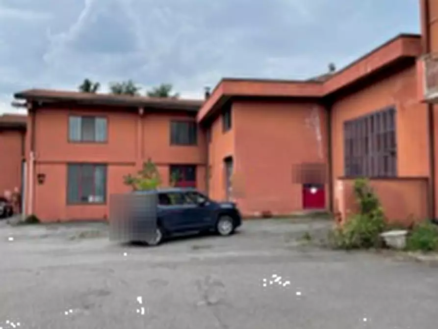 Immagine 2 di Capannone industriale in vendita  in Via San Carlo Borromeo a Casatenovo