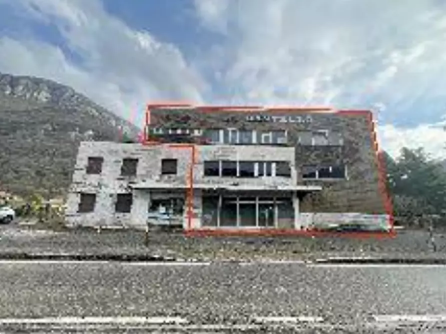 Immagine 5 di Negozio in vendita  in Via Garibaldi  a Monasterolo Del Castello