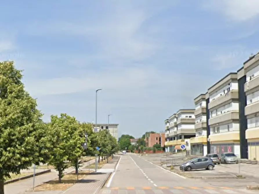 Immagine 4 di Magazzino in vendita  in Via Pietro Nenni a Borgo Virgilio