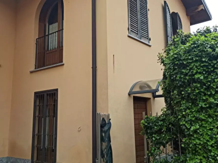 Immagine 2 di Villa in vendita  in Via Risorgimento a Longone Al Segrino