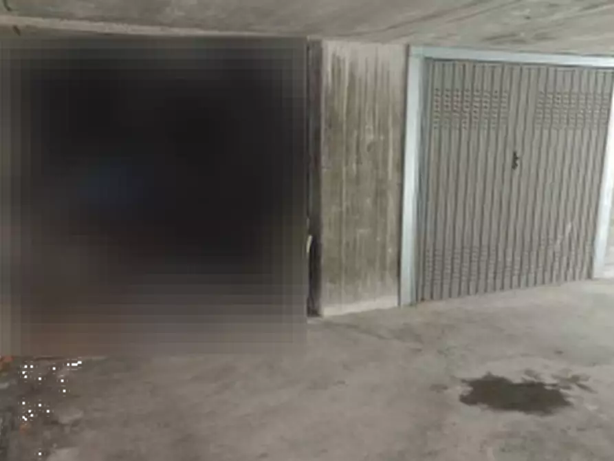 Immagine 1 di Garage in vendita  in Corso Leonardo da Vinci  a Gallarate