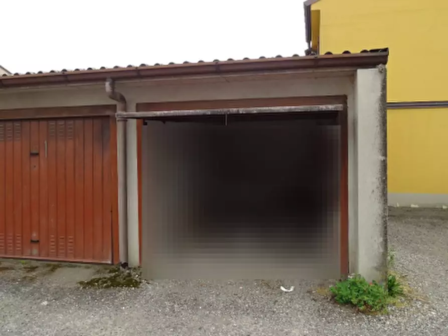 Immagine 1 di Garage in vendita  in Via Vaccari a Maleo