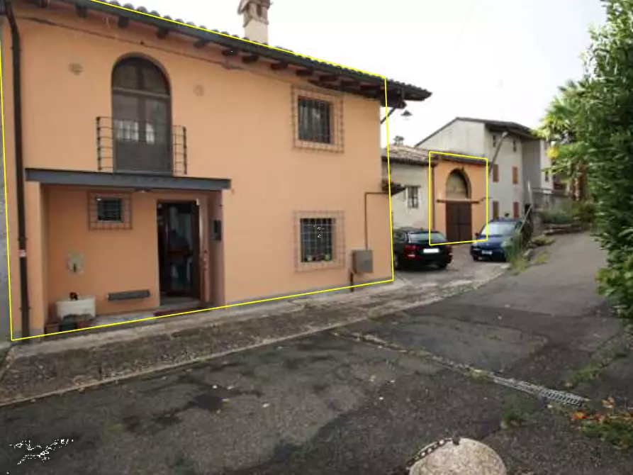 Immagine 2 di Porzione di casa in vendita  in Via Pezzano  a San Polo D'enza