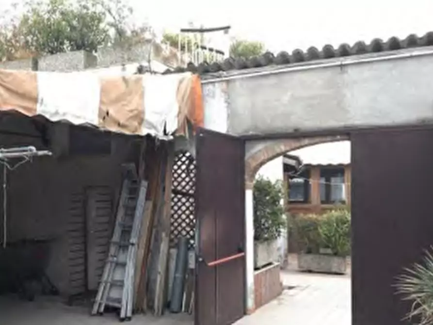 Immagine 2 di Negozio in vendita  in Via Pieve a Gualtieri