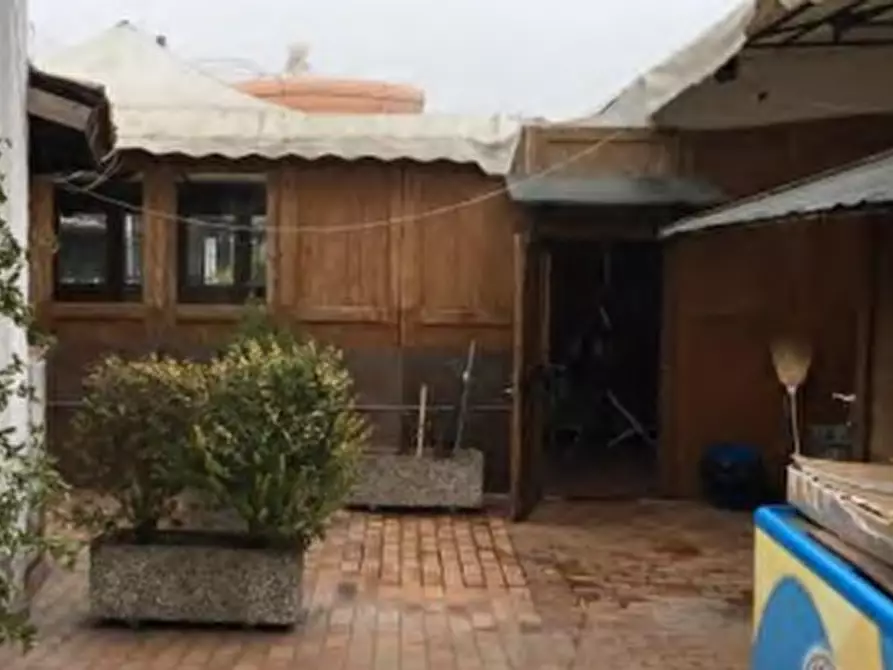 Immagine 1 di Negozio in vendita  in Via Pieve a Gualtieri