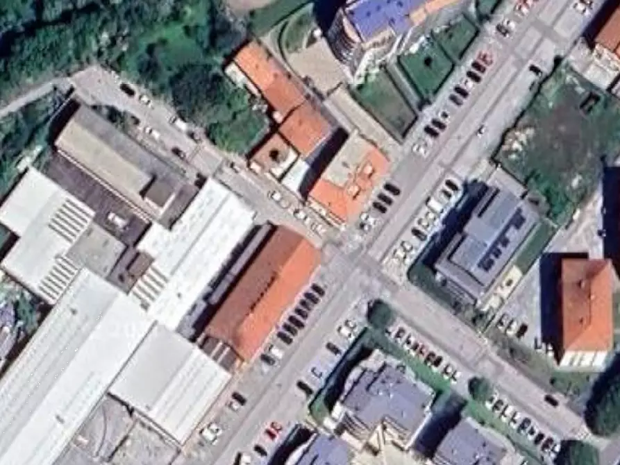 Immagine 2 di Garage in vendita  in Via Donato Bramante a Cuneo