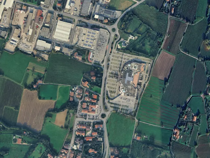 Immagine 4 di Negozio in vendita  in Via Roma a Corte Franca