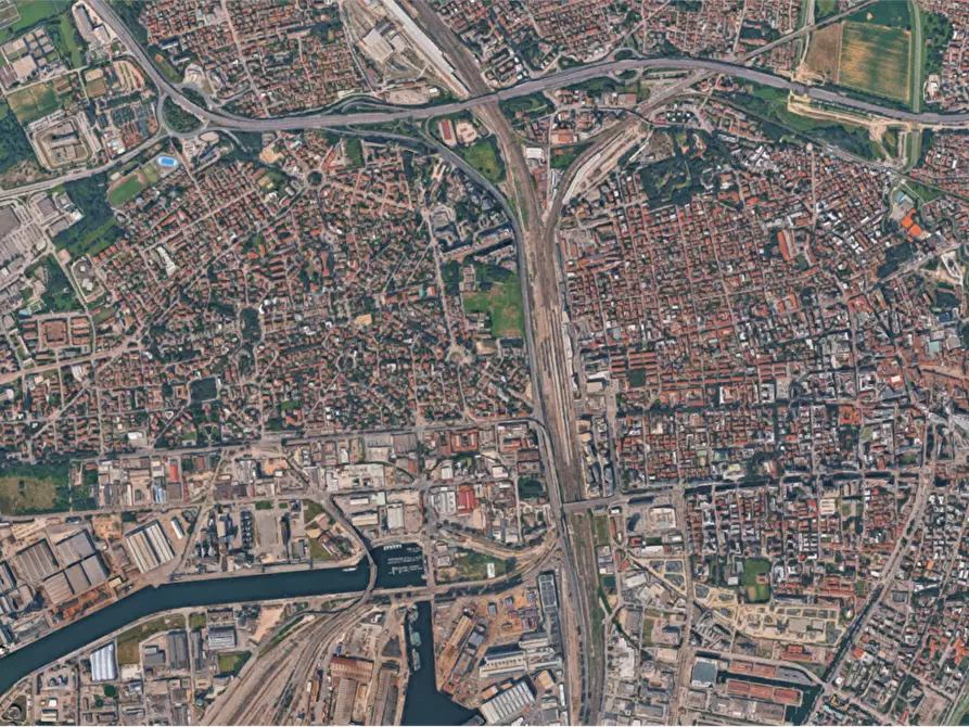 Immagine 15 di Appartamento in vendita  in Via Piazza Mercato a Venezia