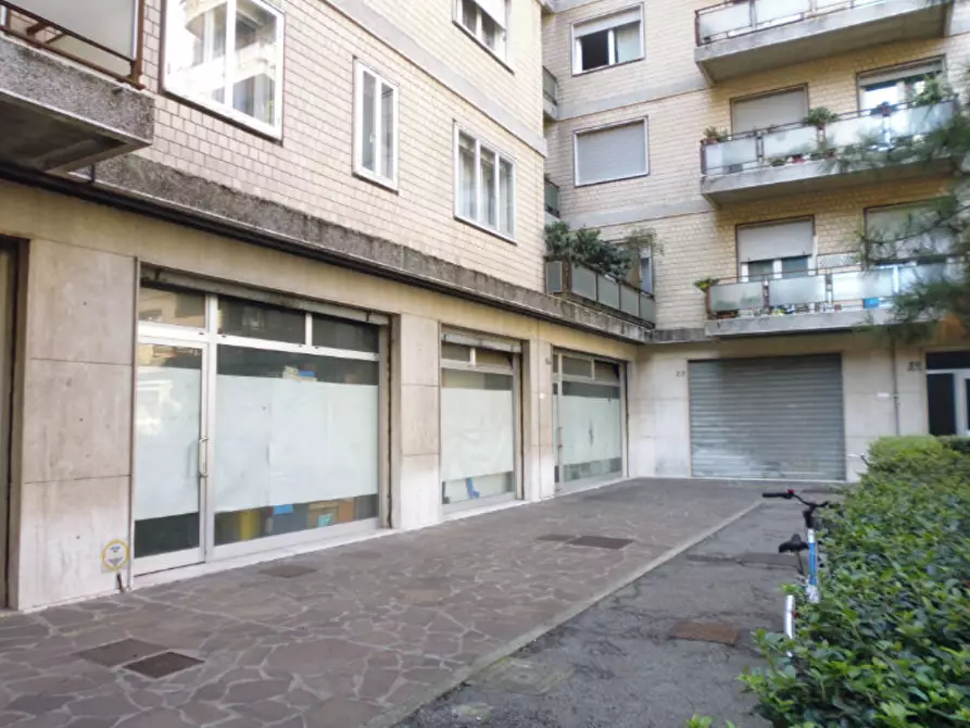 Immagine 1 di Negozio in vendita  in Via Genova  a Venezia