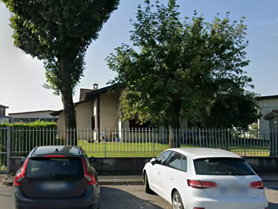 Immagine 2 di Villa in vendita  in Via Civilta' del Lavoro a Verolanuova