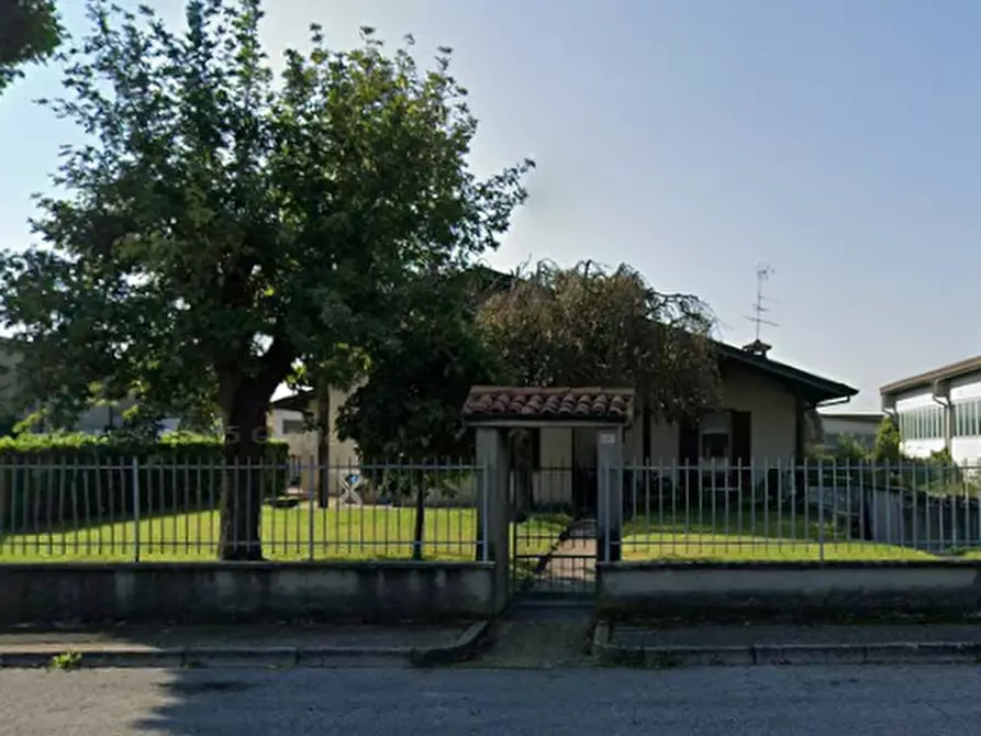 Immagine 3 di Villa in vendita  in Via Civilta' del Lavoro a Verolanuova